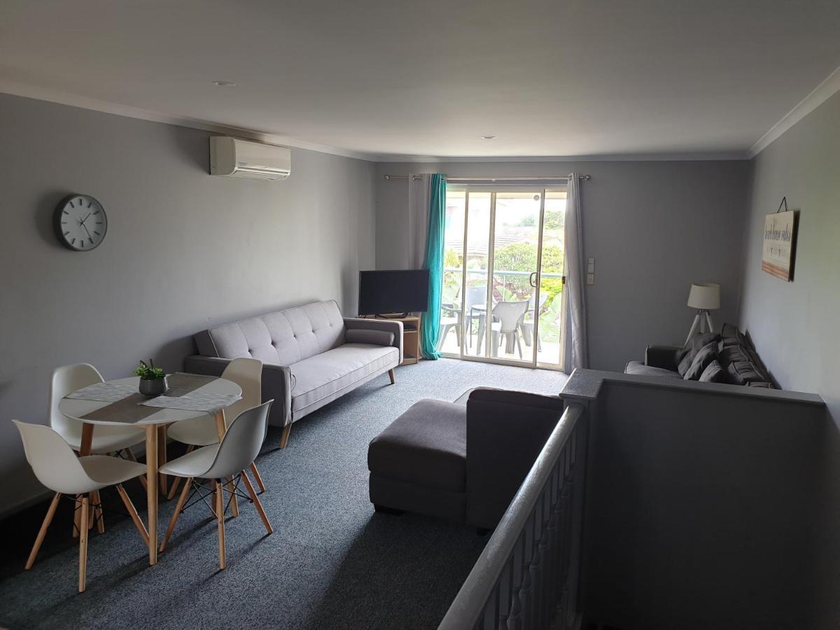 Aqualuna Apartments Sapphire Beach Exteriör bild